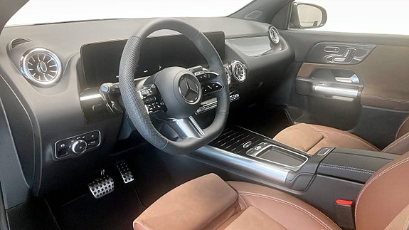 Mercedes-Benz GLA250 e 3 of 5