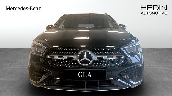 Mercedes-Benz GLA250 e 2 of 5