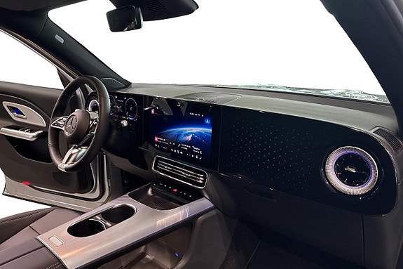 Mercedes-Benz GLB200 9 of 13