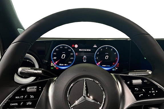 Mercedes-Benz GLB200 7 of 13