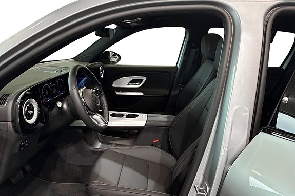 Mercedes-Benz GLB200 11 of 13