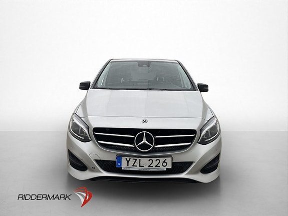 Mercedes-Benz B180 2 of 5