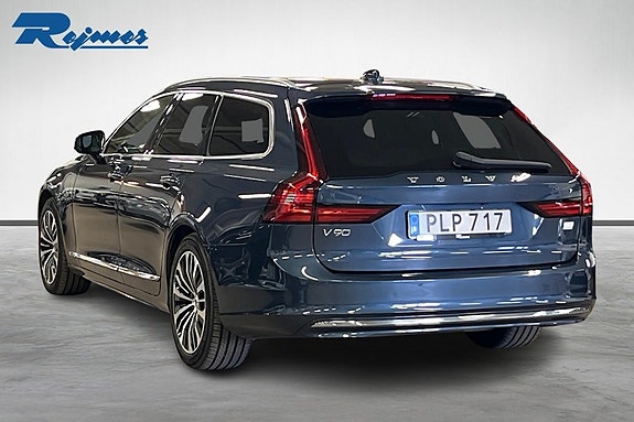Volvo V90 2 of 5
