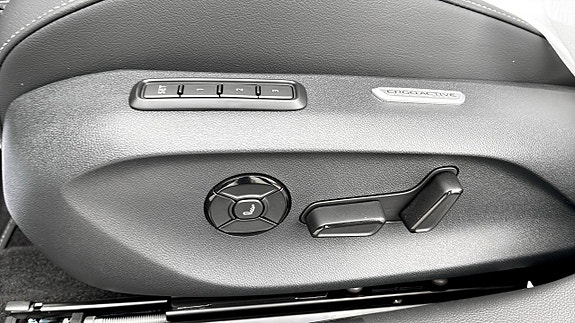 Volkswagen Passat 15 of 16
