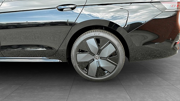 Volkswagen Passat 6 of 16