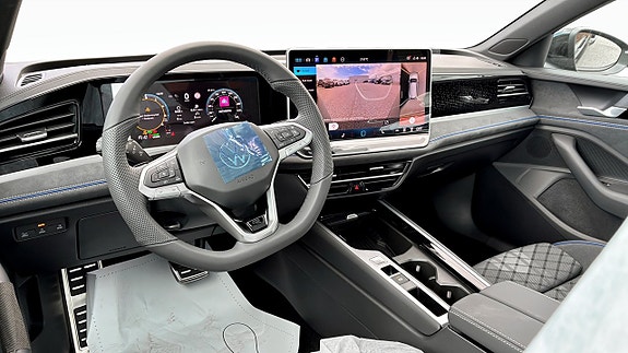 Volkswagen Passat 10 of 16
