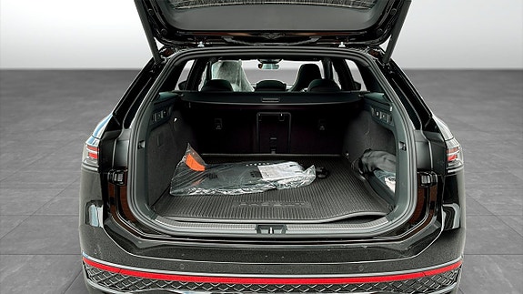 Volkswagen Passat 12 of 16