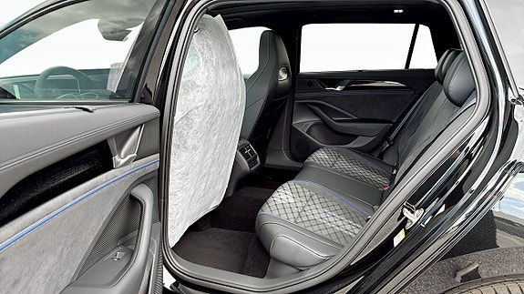Volkswagen Passat 11 of 16
