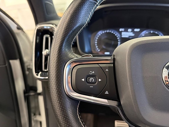 Volvo XC40 13 of 18