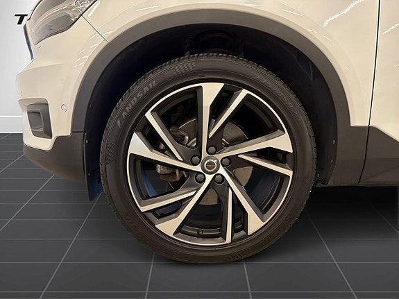 Volvo XC40 9 of 18