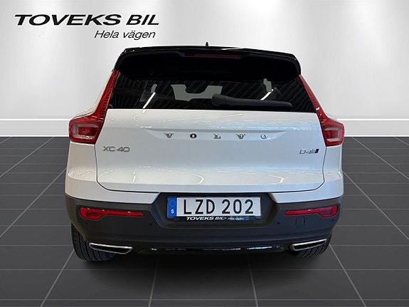 Volvo XC40 4 of 18