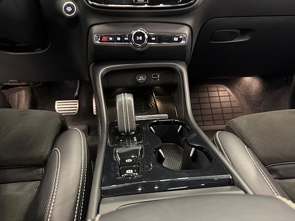 Volvo XC40 12 of 18