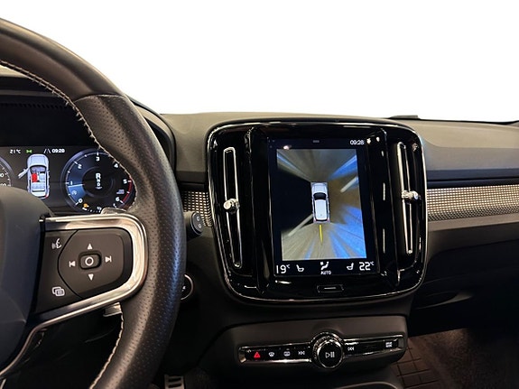 Volvo XC40 11 of 18