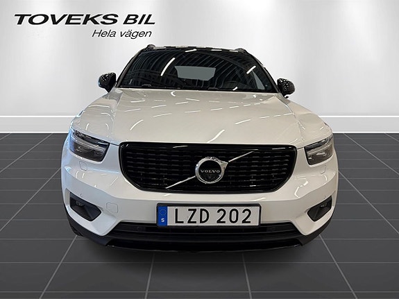 Volvo XC40 8 of 18