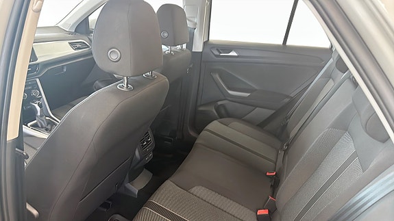Volkswagen T-Roc 11 of 12