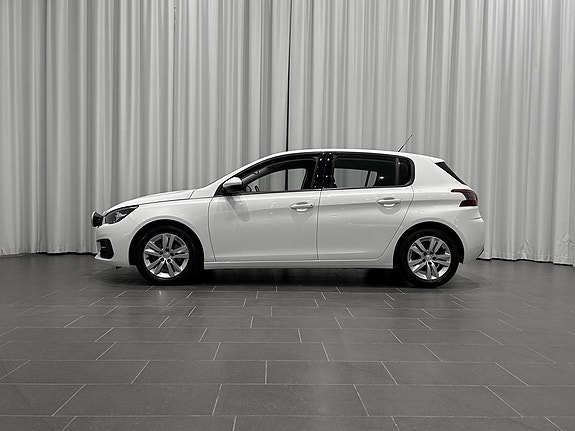 Peugeot 308 2 of 5