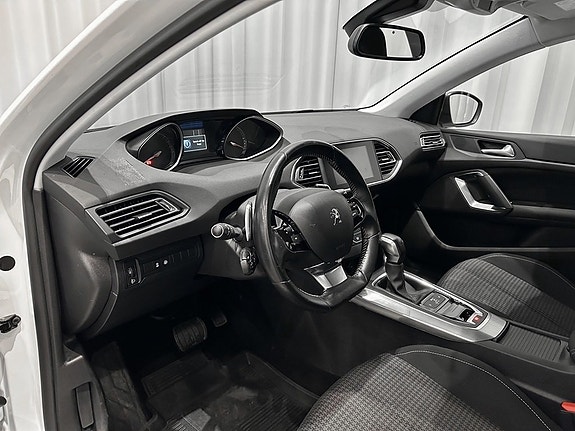 Peugeot 308 8 of 13