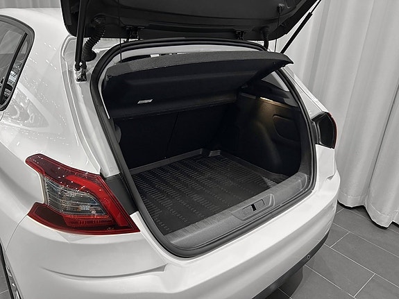 Peugeot 308 4 of 5