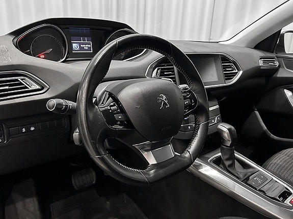 Peugeot 308 9 of 13