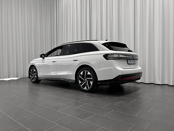 Volkswagen ID.7 3 of 5