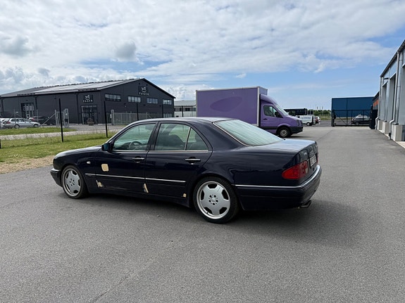 Mercedes-Benz E50 2 of 5