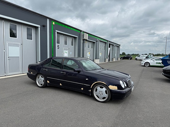 Mercedes-Benz E50 4 of 5