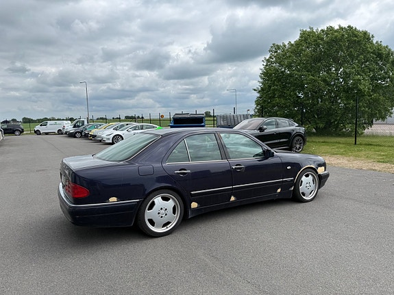 Mercedes-Benz E50 3 of 5