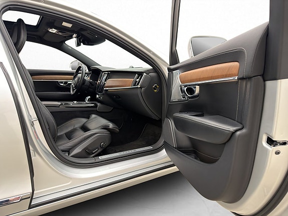 Volvo S90 28 of 30
