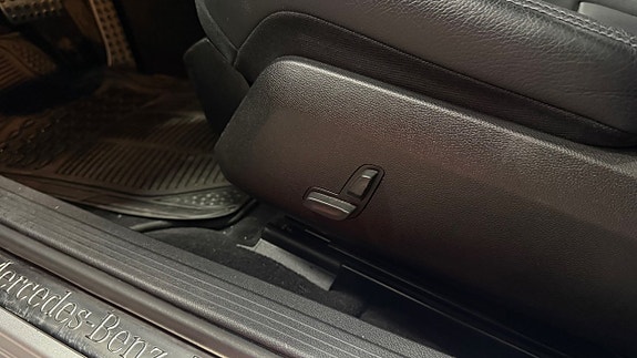 Mercedes-Benz E350 28 of 29