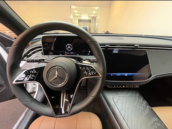 Mercedes-Benz E300 de 10 of 15
