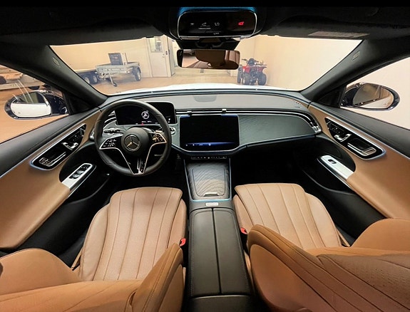 Mercedes-Benz E300 de 8 of 15