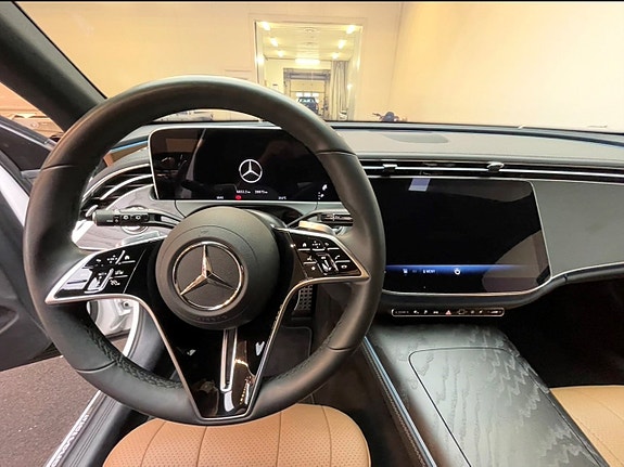 Mercedes-Benz E300 de 10 of 15