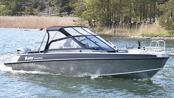 Buster Magnum - 2021. Yamaha 225 HK -2021. Ej bottenmålad!