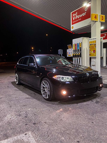 BMW 520d 3 of 5