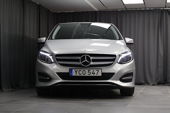 Mercedes-Benz B180 3 of 5