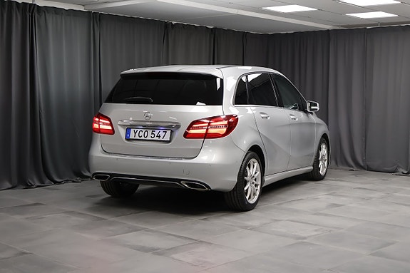 Mercedes-Benz B180 2 of 5