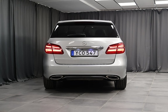 Mercedes-Benz B180 4 of 5