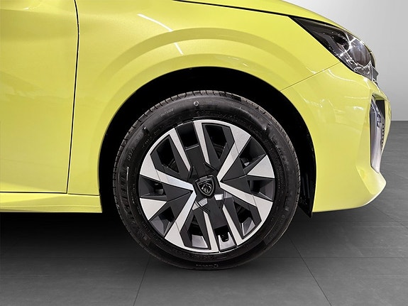Peugeot 208 8 of 14