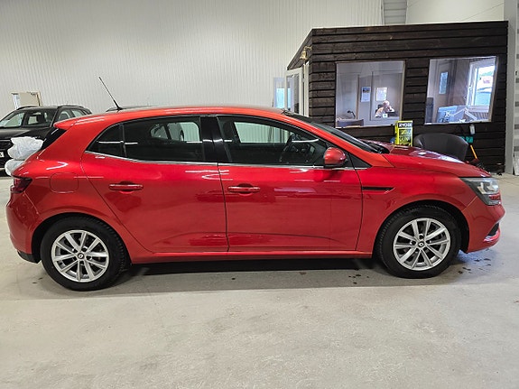 Renault Megane IV 4 of 5