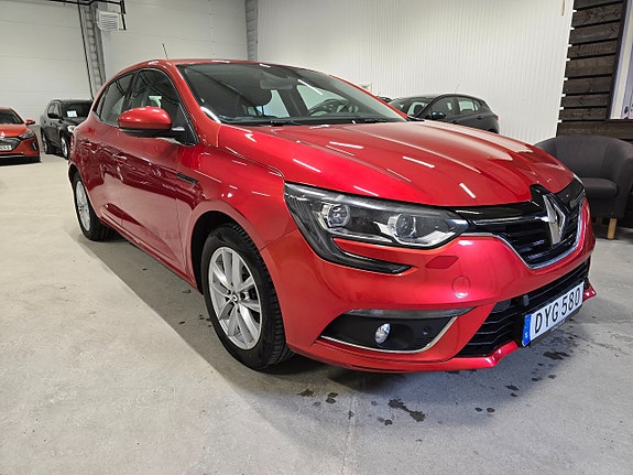 Renault Megane IV 2 of 5