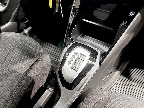 Peugeot 208 9 of 14
