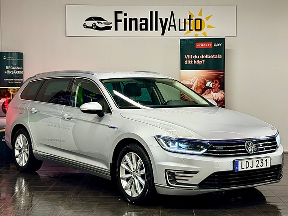 Volkswagen Passat 2 of 5