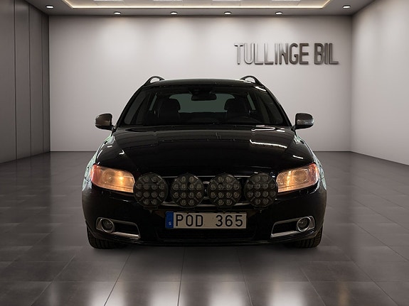 Volvo V70 8 of 28