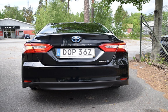 Toyota Camry 4 of 5