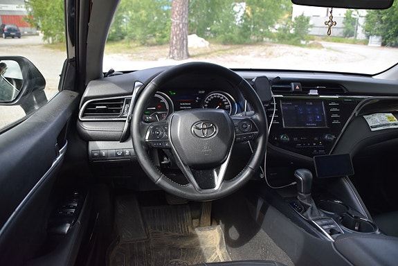 Toyota Camry 7 of 18