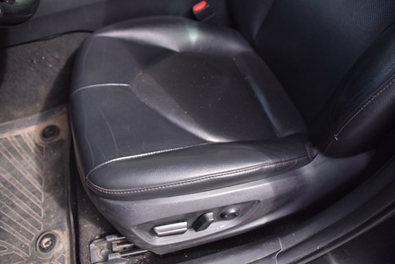 Toyota Camry 9 of 18