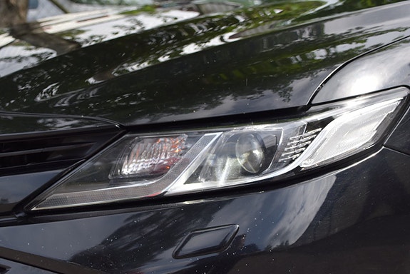 Toyota Camry 16 of 18