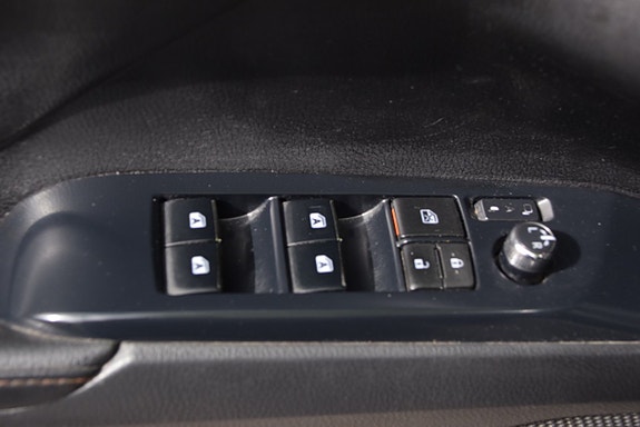 Toyota Camry 15 of 18
