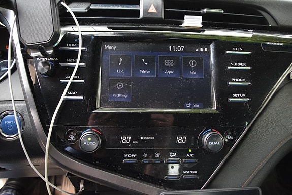 Toyota Camry 12 of 18