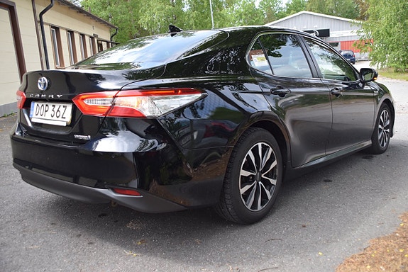 Toyota Camry 5 of 5